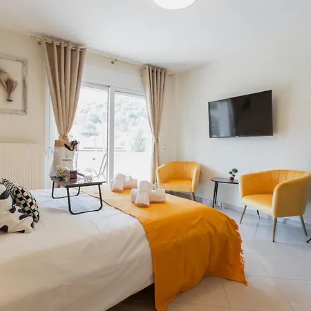 Garnet Studio Flats * Eleftheroupoli